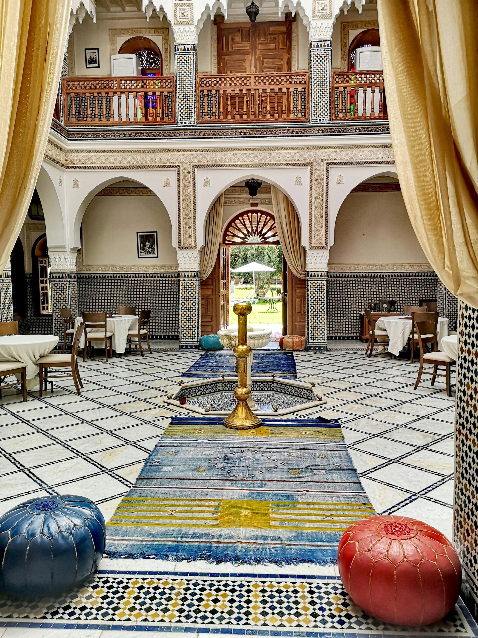 Patio d’un riad traditionnel à Marrakech